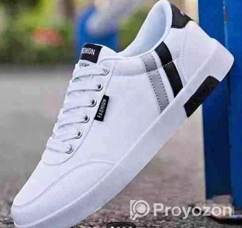 আকর্ষণীয় জুতা