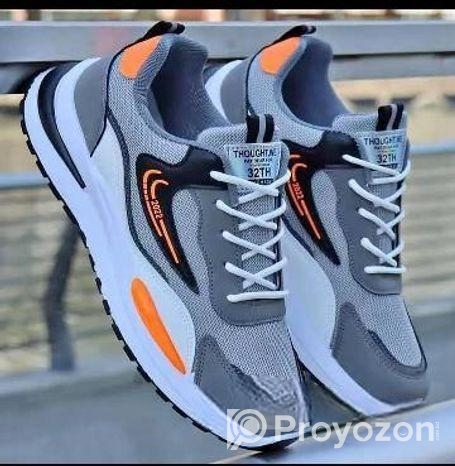 আকর্ষণীয় জুতা