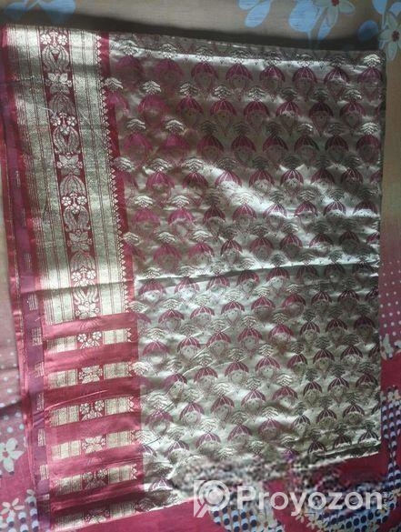 এটি একটি জামদানি শাড়ি