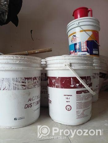 রঙের বালতি