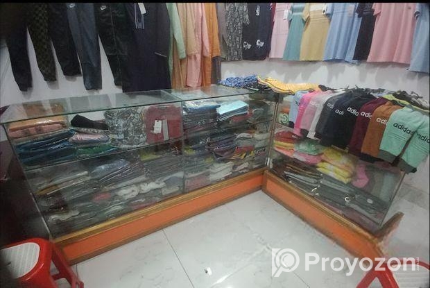 ইমারজেন্সি কাপড়ের দোকানের মালামাল স্বল্প মূল্যে বিক্রয় করা হবে