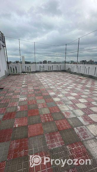 একটি নতুন ফ্লাট ভাড়া হবে।