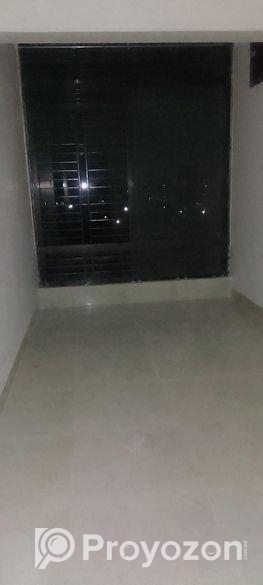 একটি নতুন ফ্লাট ভাড়া হবে।