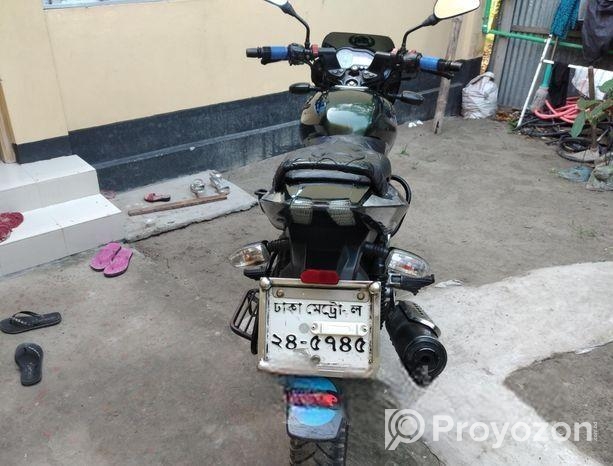 Bajaj Pulsar 150 . 2017