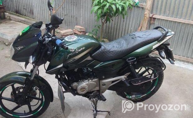 Bajaj Pulsar 150 . 2017