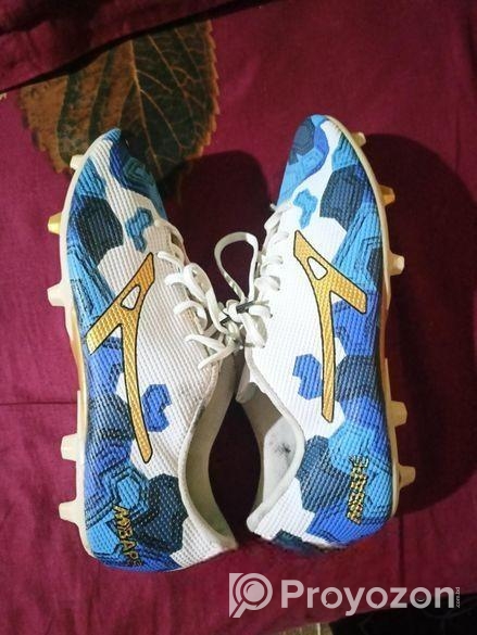 ফুটবল খেলার জুতা