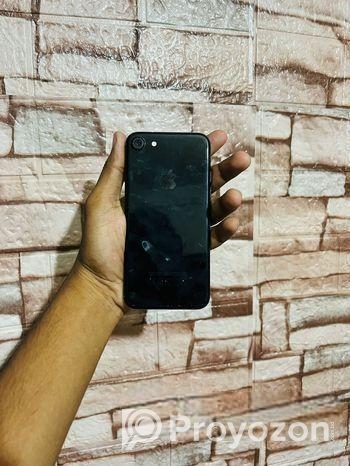 Apple iPhone 7 ‘ (Used)