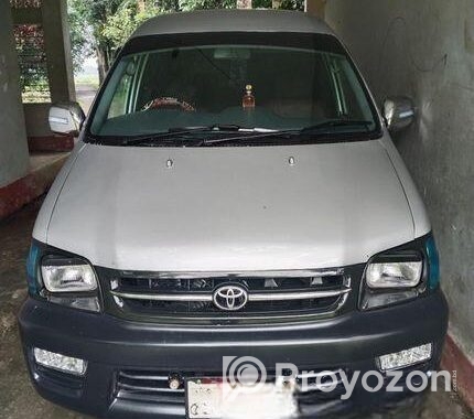 Toyota Noah KR 42…5 door 2001