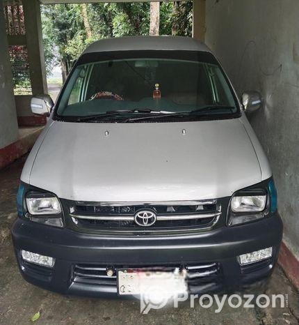 Toyota Noah KR 42…5 door 2001