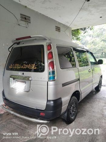 Toyota Noah KR 42…5 door 2001