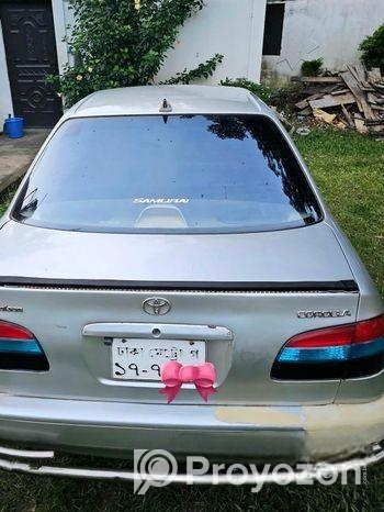 Toyota Corolla . 2000