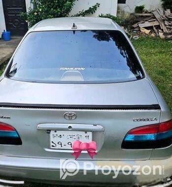 Toyota Corolla . 2000
