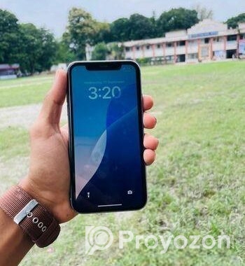 Apple iPhone 11 . (Used)