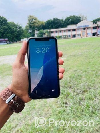 Apple iPhone 11 . (Used)