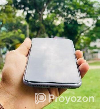 Apple iPhone 11 . (Used)
