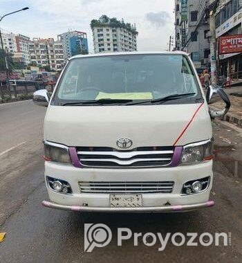 Toyota Hiace . 2004
