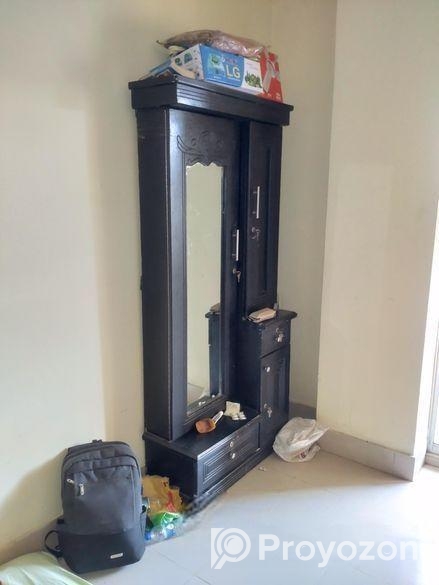 কাঠের শক্ত ও মজবুত ড্রেসিং টেবিল