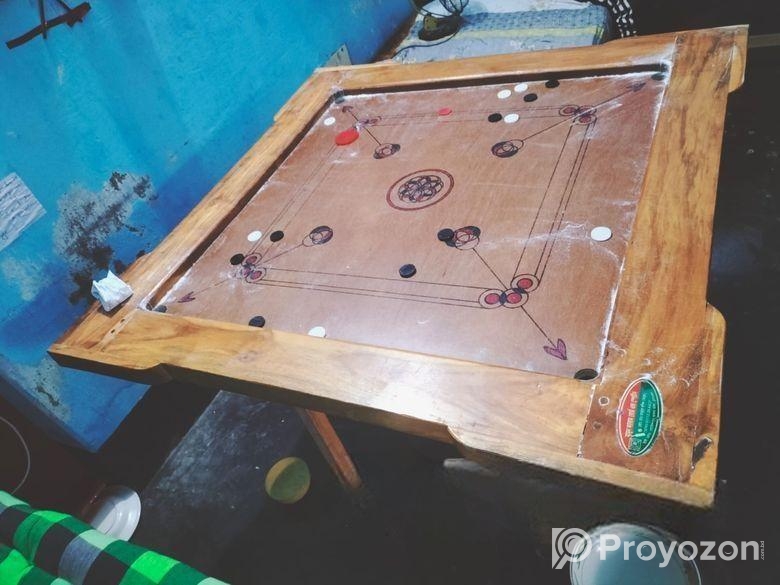 Carrom board