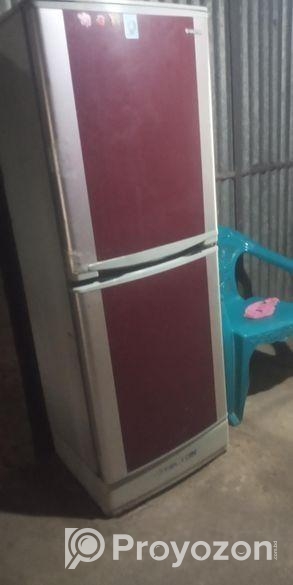 আরজেন্ট ফ্রিজ বিক্রি করবো