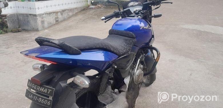 Bajaj Pulsar 150 . 2013