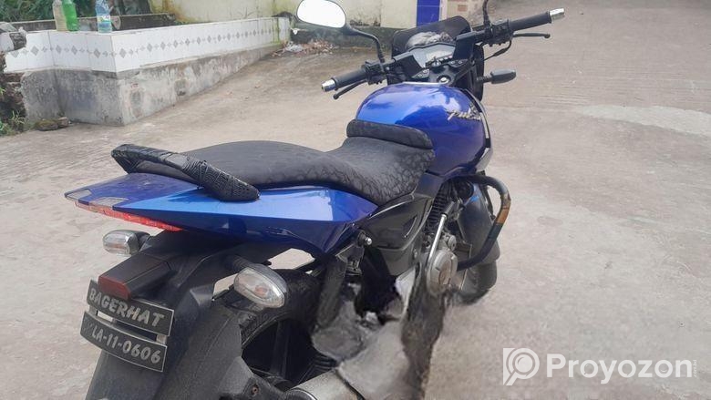 Bajaj Pulsar 150 . 2013