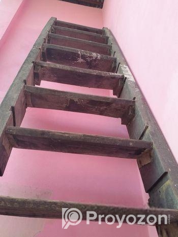 কাঠের সিঁড়ি