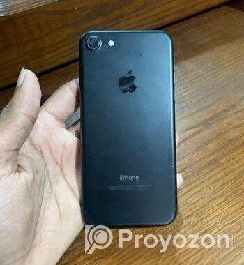 Apple iPhone 7 . (Used)
