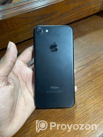 Apple iPhone 7 . (Used)