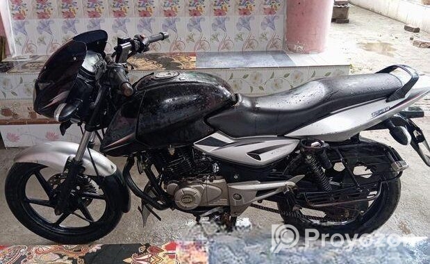 Bajaj Pulsar 150 . 2016
