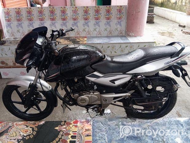 Bajaj Pulsar 150 . 2016