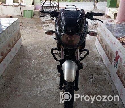 Bajaj Pulsar 150 . 2016