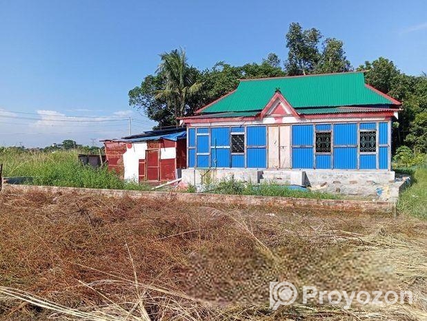 জরুরী ভিত্তিতে নতুন বাড়ি বিক্রি হবে