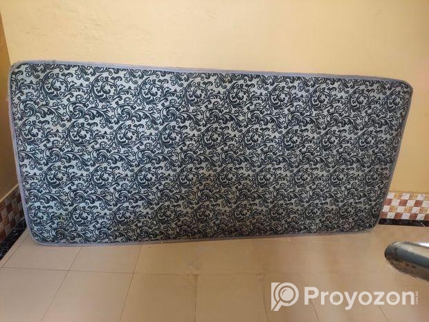 মেট্রেস সিঙ্গেল