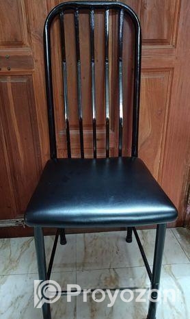 4 Ta Chair Bikri Korbo