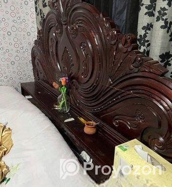 একটি ব্যবহৃত খাট বিক্রি হবে ডাবল সাইজ।