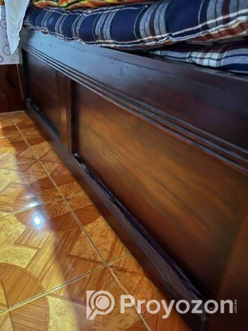 একটি ব্যবহৃত খাট বিক্রি হবে ডাবল সাইজ।