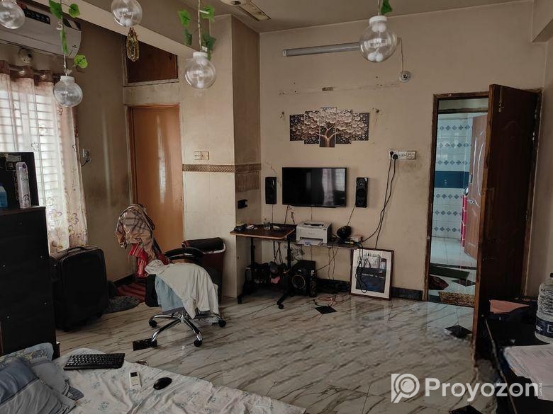 লিফট সহ ৭ তলায়, মাস্টার বেড রুম সাব-লেট ভাড়া হবে