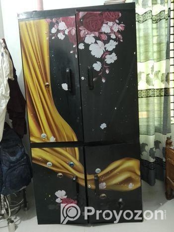 প্লাস্টিকের ওয়ারড্রব