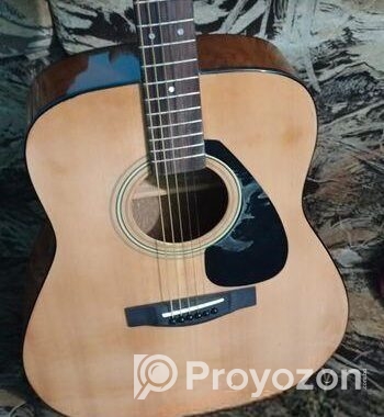 YAMAHA F310 Acoustic Guitar
