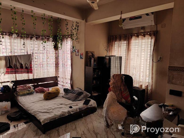 লিফট সহ ৭ তলায়, মাস্টার বেড রুম সাব-লেট ভাড়া হবে