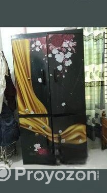 প্লাস্টিকের ওয়ারড্রব
