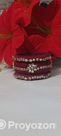 হাতে গড়া শখের সাজ: রঙের মেলায় অনন্য চুড়ি