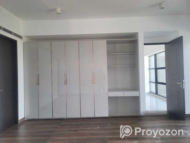 6500 SqFt(5Bed-4Parking) New Duplex Apartment