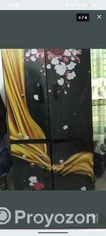 প্লাস্টিকের ওয়ারড্রব