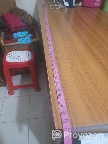 কাপড় কাটার টেবিল