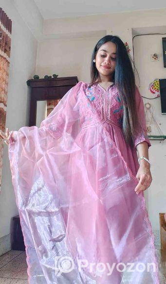 cগ্রাউন থ্রী পিস ২০২৫