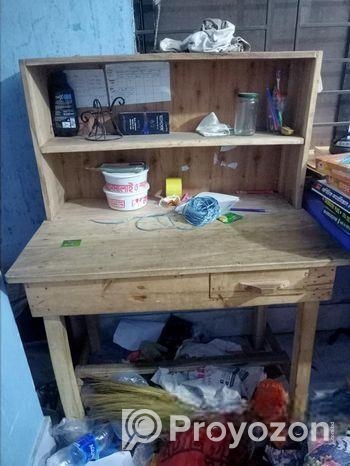 টেবিল চেয়ার