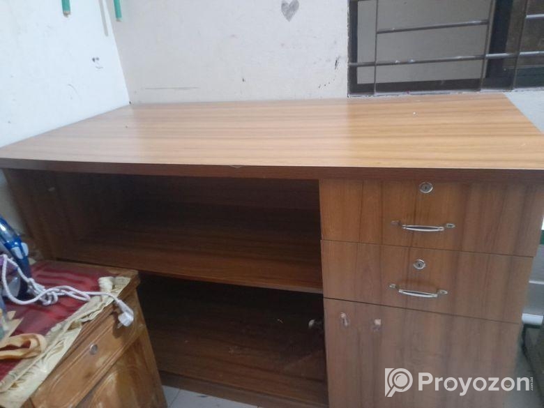 কাপড় কাটার টেবিল