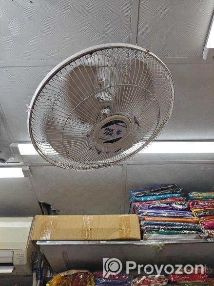 চারটি ফ্যান বিক্রি হবে