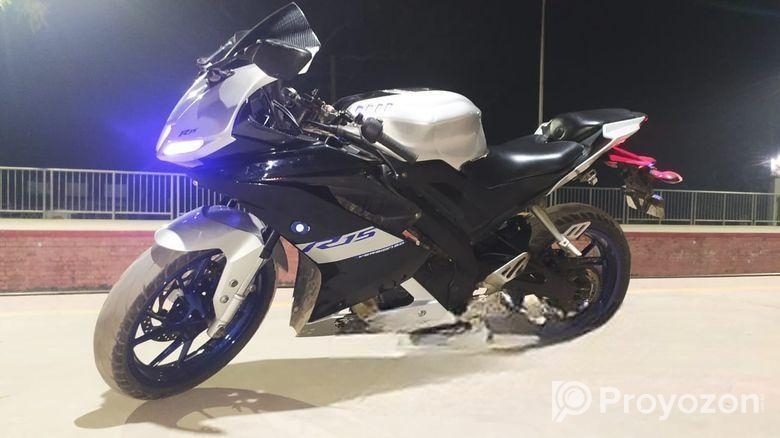 Yamaha R15 V3 Monster Edition . 2020